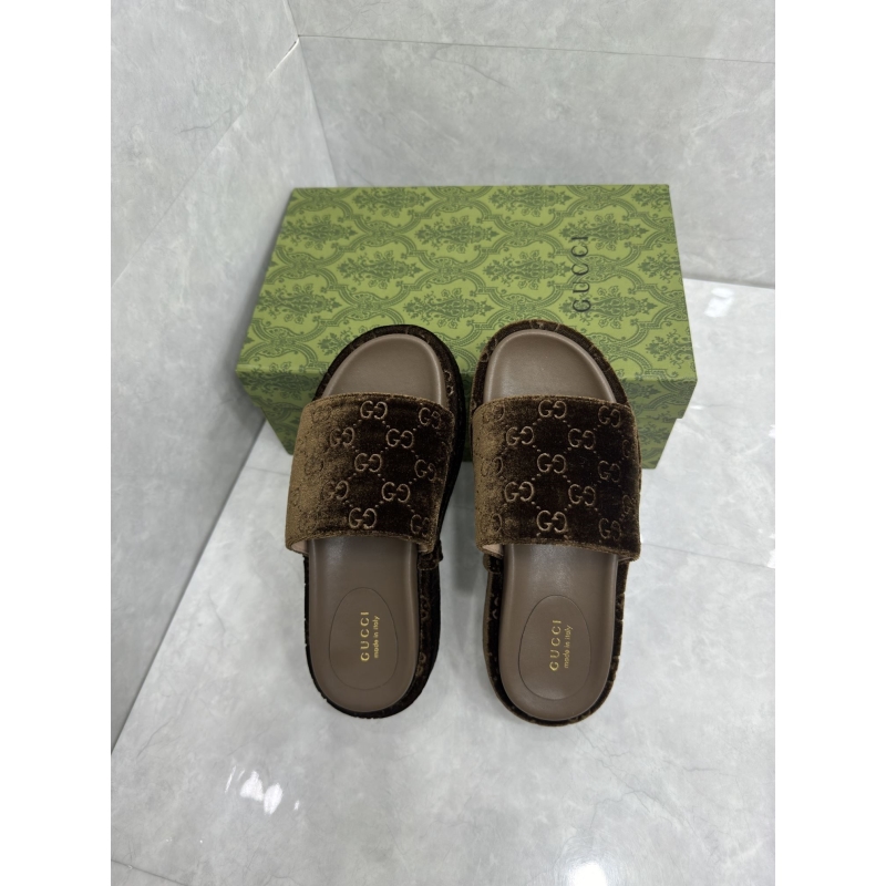 G*u*i slippers